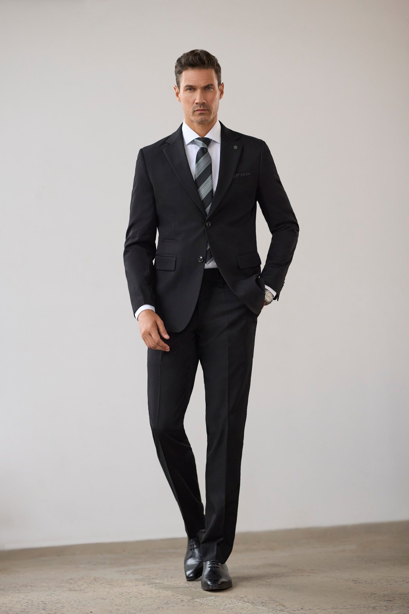 L.H Solid Classic Suit Modern Fit