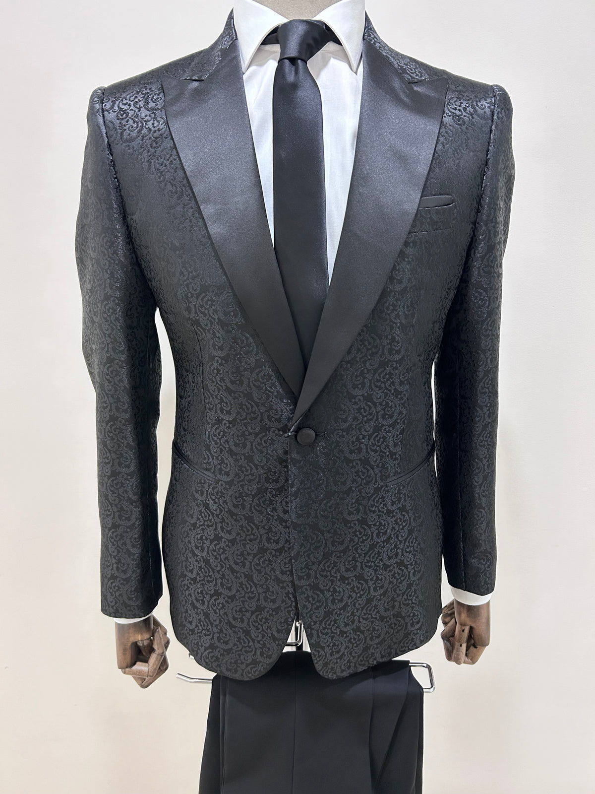 L.H  Tuxedo  Suit